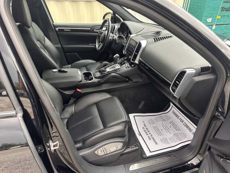 2017 Porsche Cayenne Platinum Edition