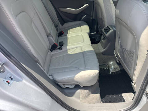 2011 Audi Q5 2.0T quattro Premium