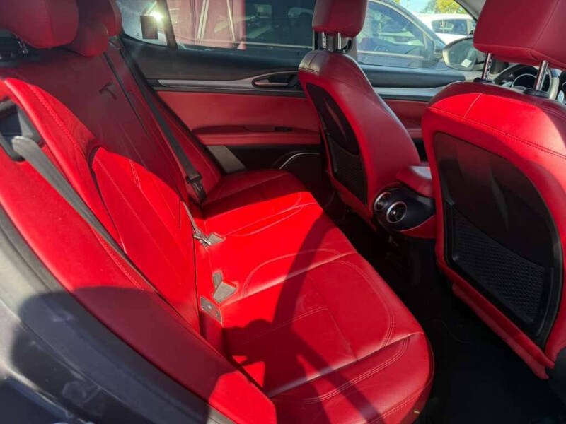 2019 Alfa Romeo Stelvio Sport