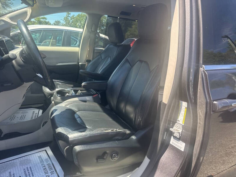 2017 Chrysler Pacifica Touring-L