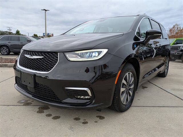 2024 Chrysler Pacifica Plug-In Hybrid Select