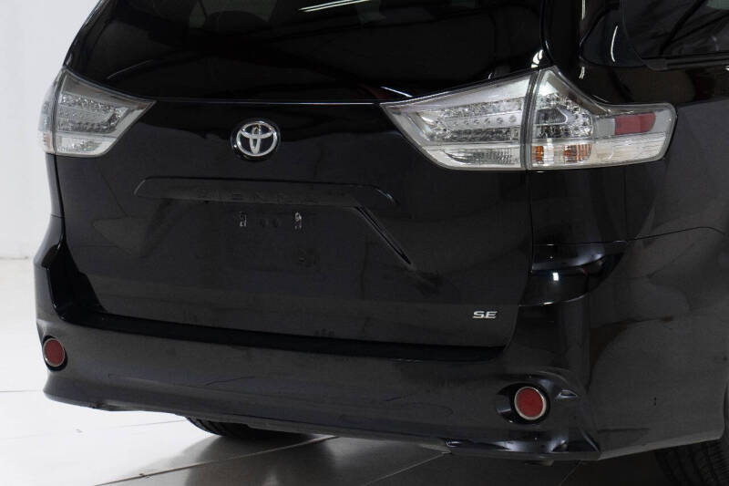 2018 Toyota Sienna SE Premium 8-Passenger