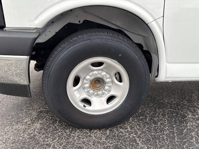 2025 Chevrolet Express 3500