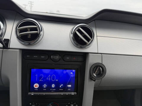 2005 Ford Mustang V6 Deluxe