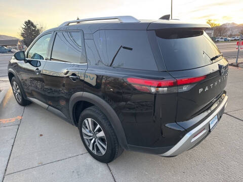 2025 Nissan Pathfinder SL