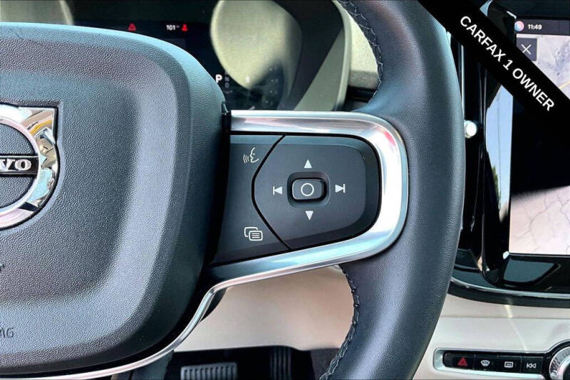 2024 Volvo XC40 B5 Plus Bright Theme