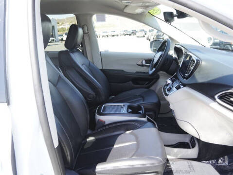 2024 Chrysler Pacifica Touring L