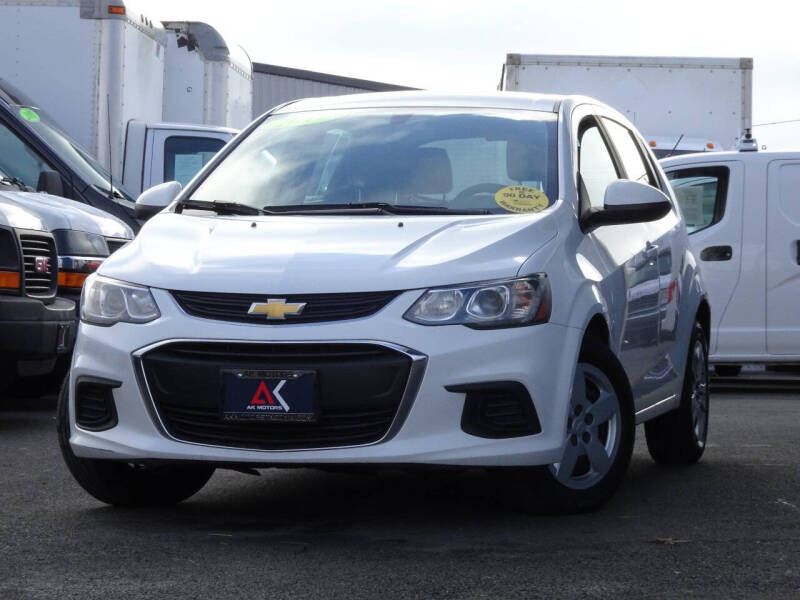 2017 Chevrolet Sonic null photo 6