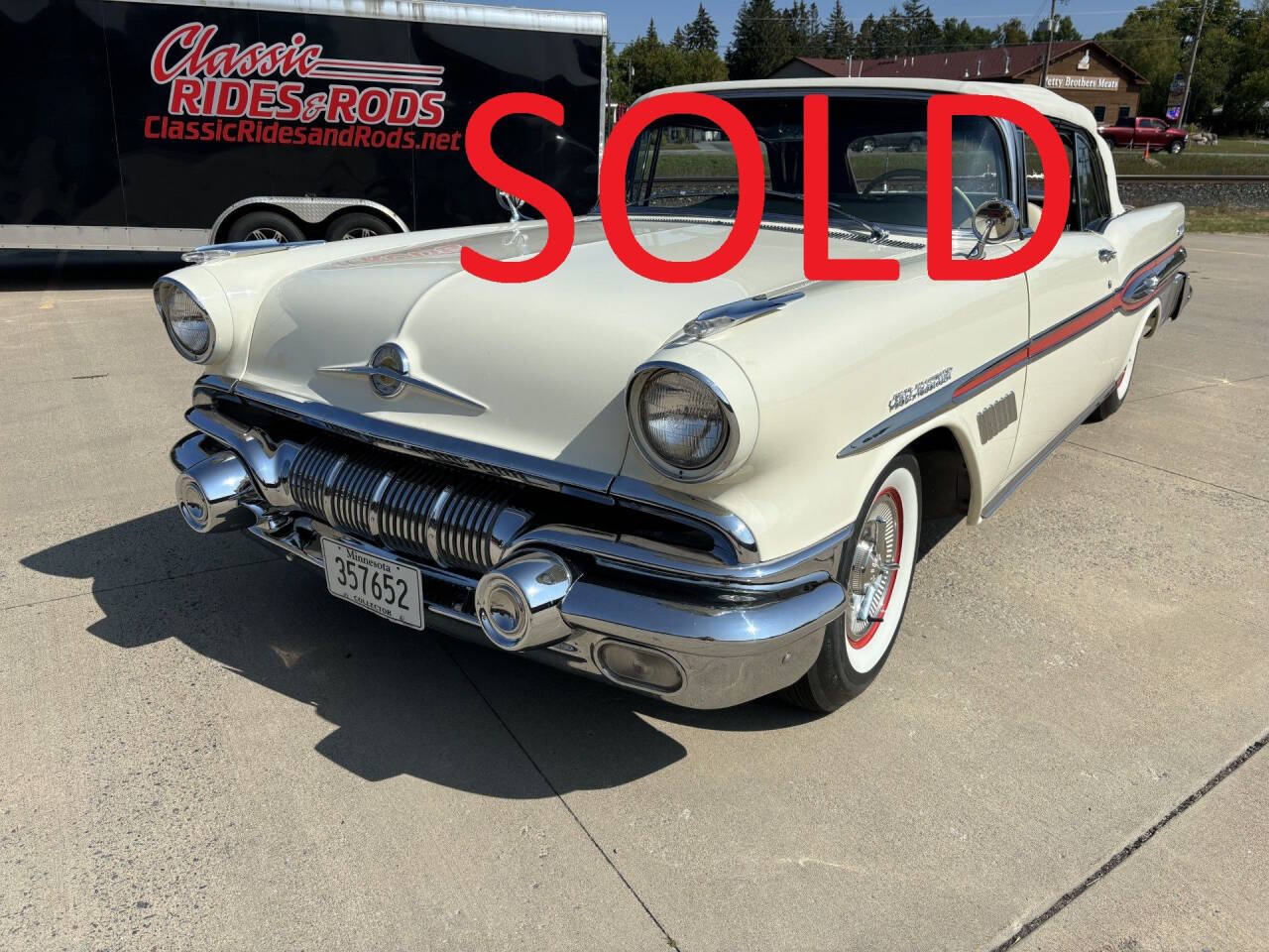 1957 Pontiac Bonneville 2