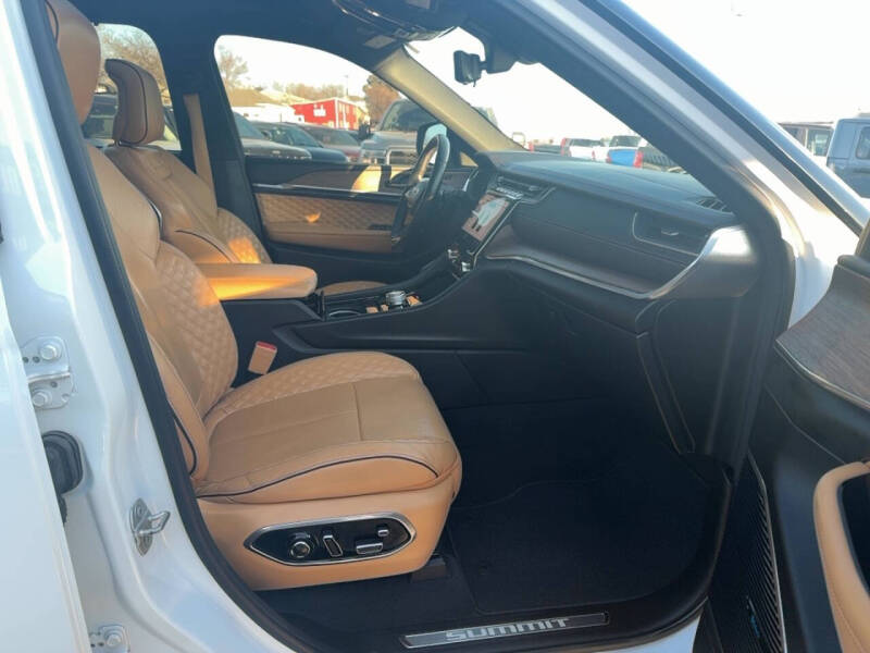 2022 Jeep Grand Cherokee Summit