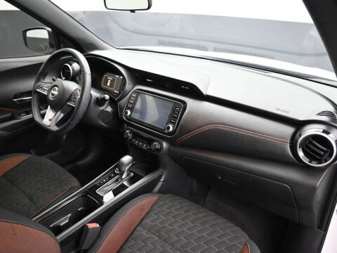 2022 Nissan Kicks SR