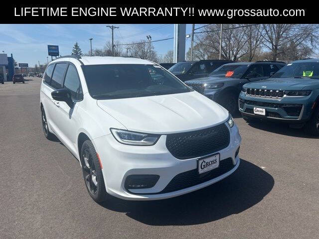 2026 Chrysler Pacifica Select
