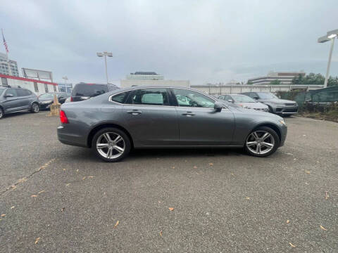 2017 Volvo S90 T5 Momentum