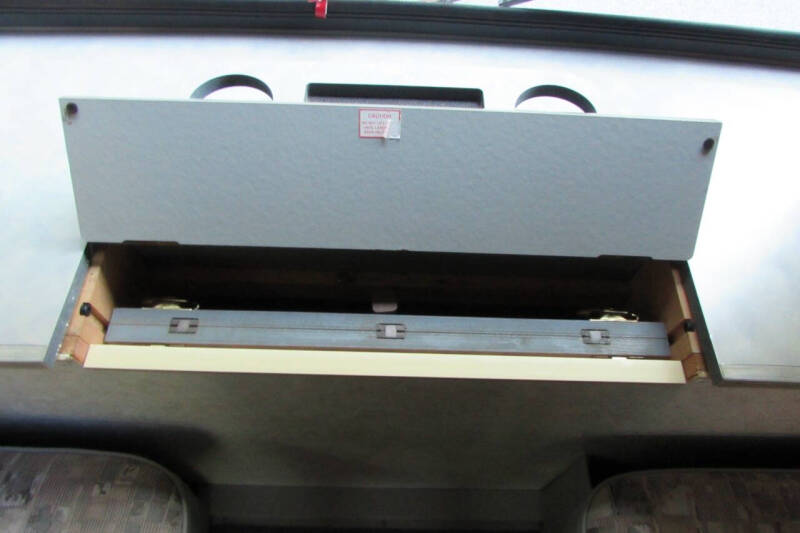 2001 Winnebago Rialta