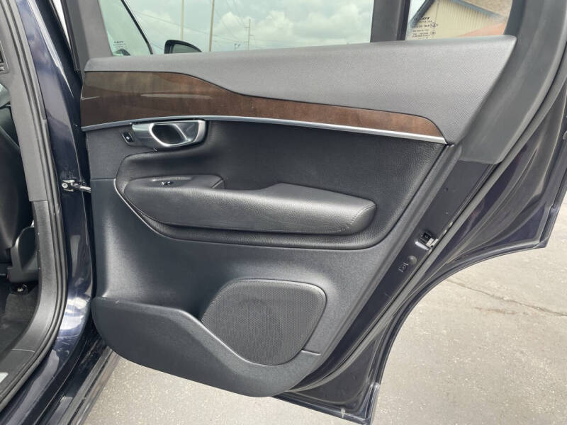 2017 Volvo XC90 T6 Momentum