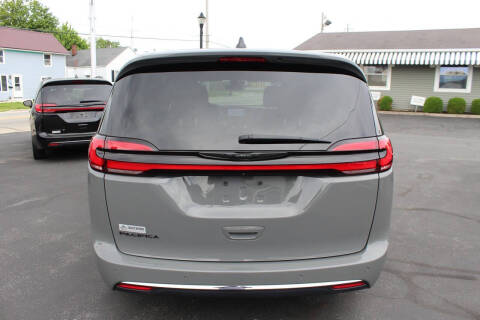 2025 Chrysler Pacifica Select