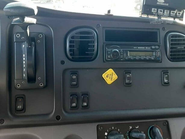 2016 Freightliner M2 106