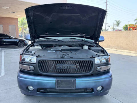 2005 GMC Yukon XL Denali