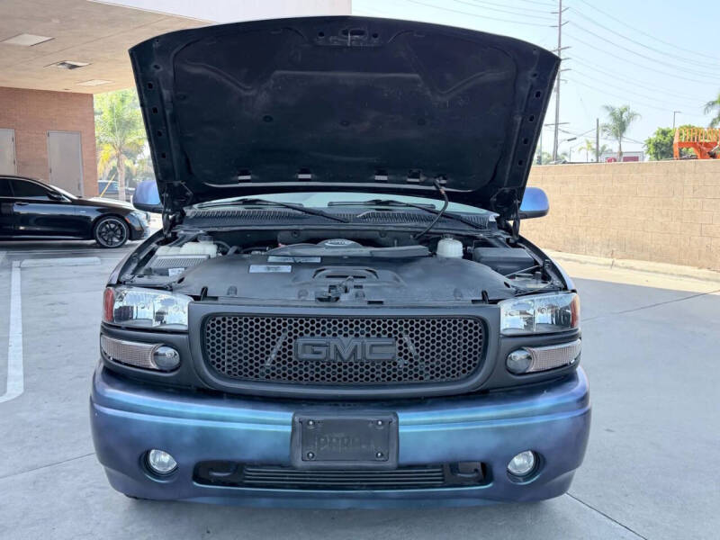 2005 GMC Yukon XL Denali