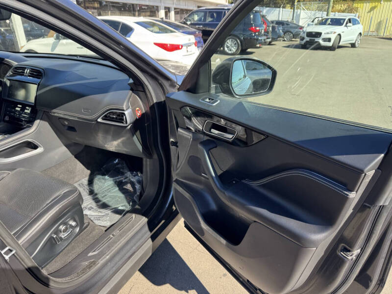 2018 Jaguar F-PACE S