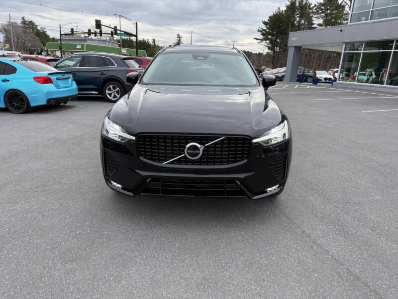 2025 Volvo XC60 B5 Core Dark Theme