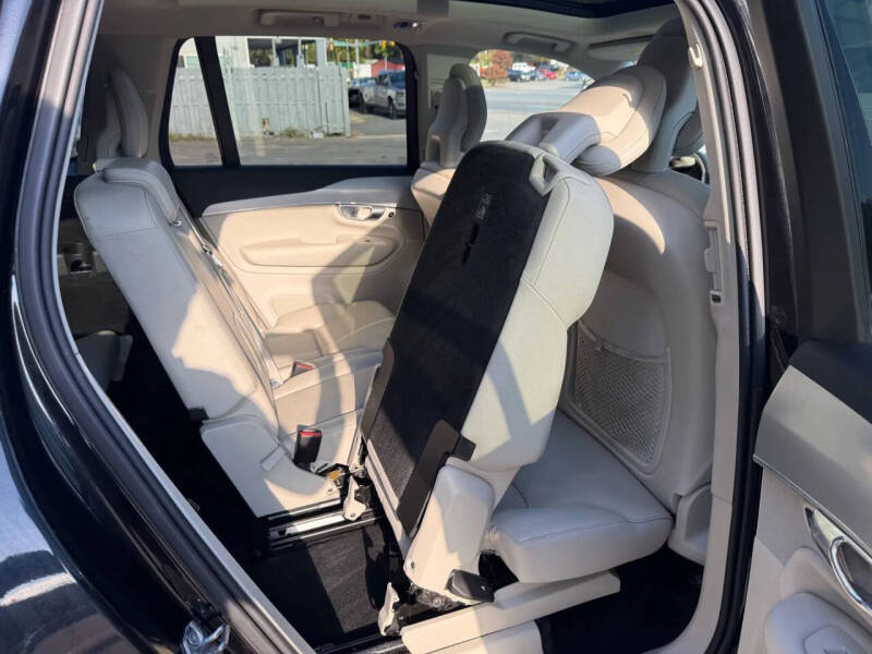 2017 Volvo XC90 T6 Momentum