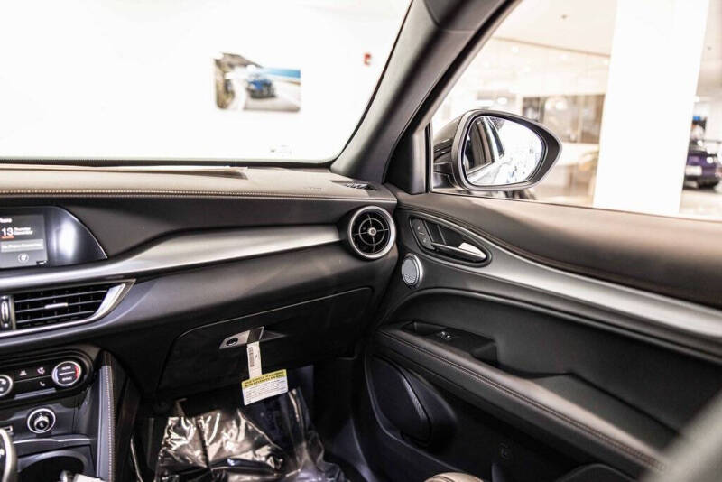 2025 Alfa Romeo Stelvio