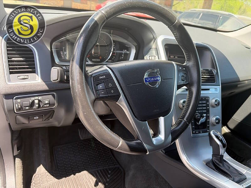 2017 Volvo XC60 T5 Dynamic