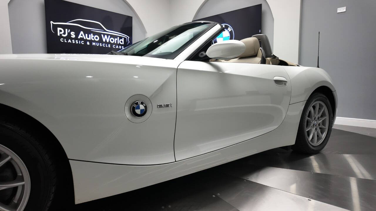 2005 BMW Z4 17