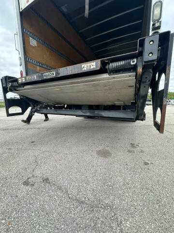 2017 Freightliner M2 106