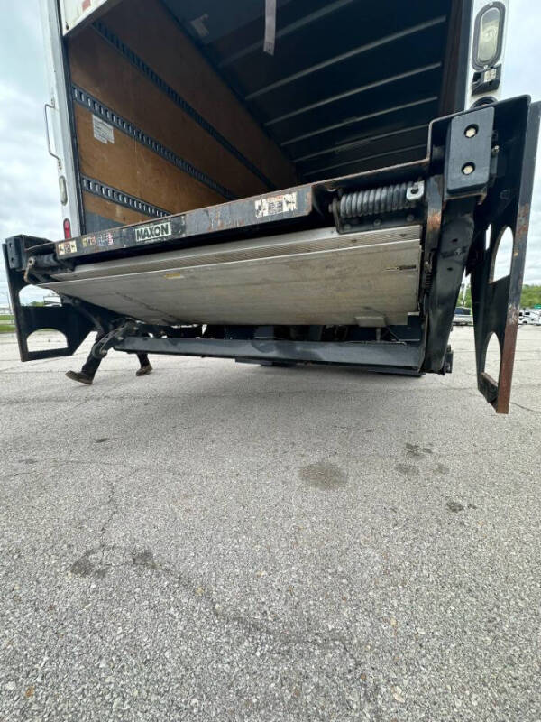 2017 Freightliner M2 106
