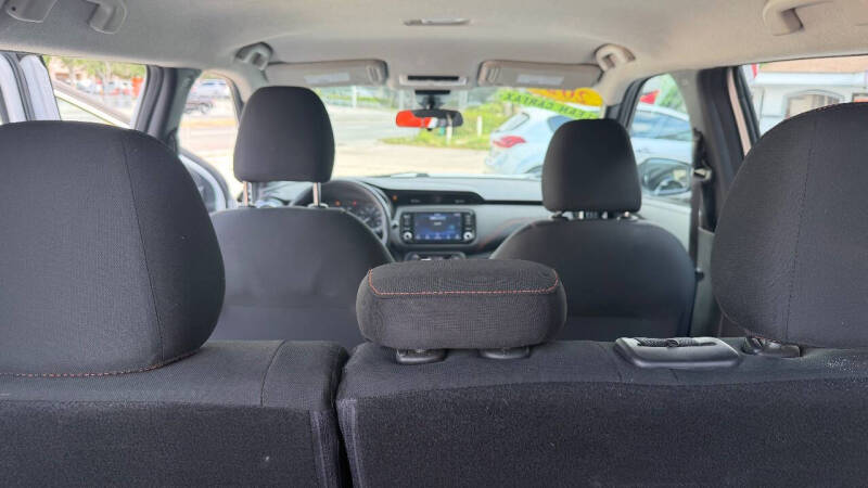 2021 Nissan Kicks SR
