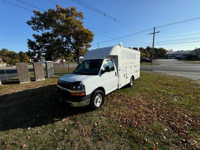 2017 Chevrolet Express Cutaway Base photo 3