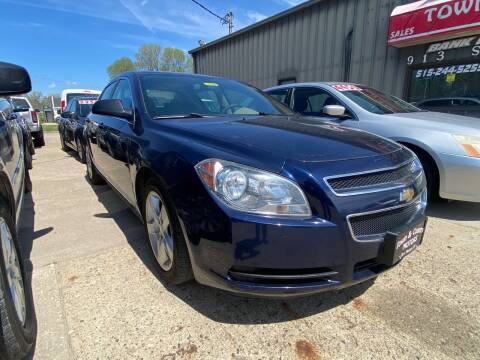 2011 Chevrolet Malibu for sale at TOWN & COUNTRY MOTORS in Des Moines IA
