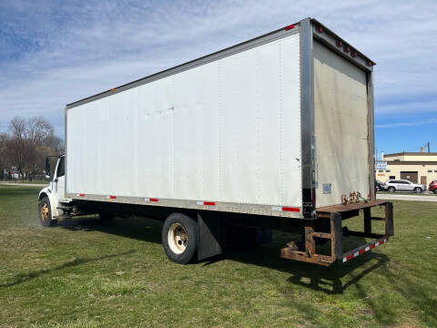 2005 Freightliner M2 106
