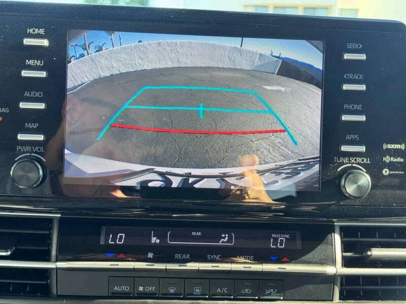 2022 Toyota Sienna LE 8-Passenger