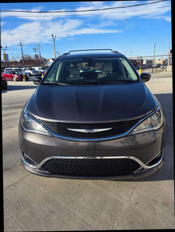 2017 Chrysler Pacifica Touring-L Plus