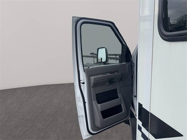 2021 Ford E-Series E-450 SD