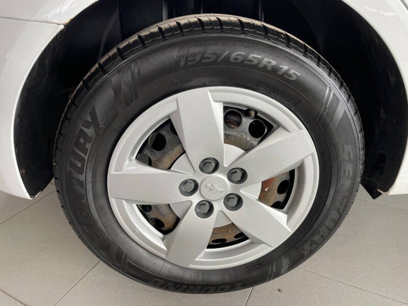 2013 Chevrolet Sonic LS Manual