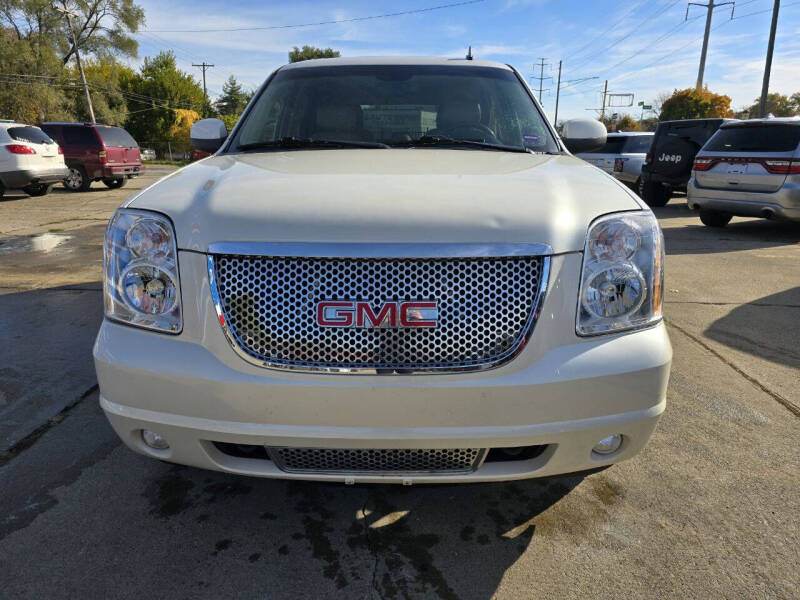 2011 GMC Yukon Denali photo 8