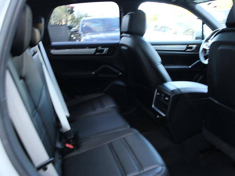 2022 Porsche Cayenne Platinum Edition