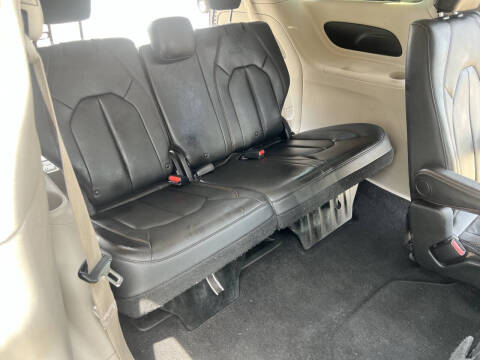2017 Chrysler Pacifica Touring-L