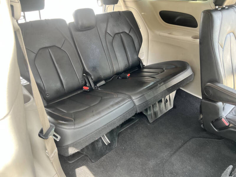 2017 Chrysler Pacifica Touring-L
