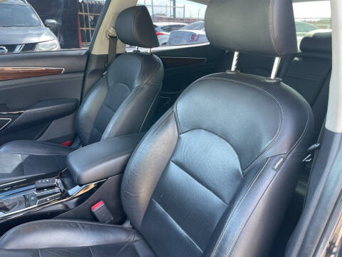 2017 Kia Cadenza Premium