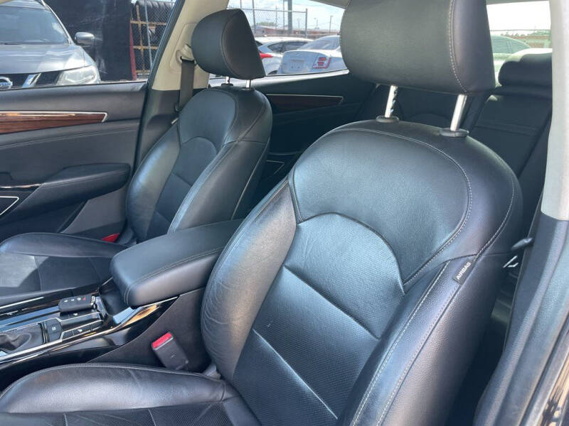 2017 Kia Cadenza Premium