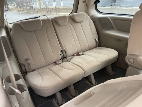 2008 Hyundai Entourage GLS