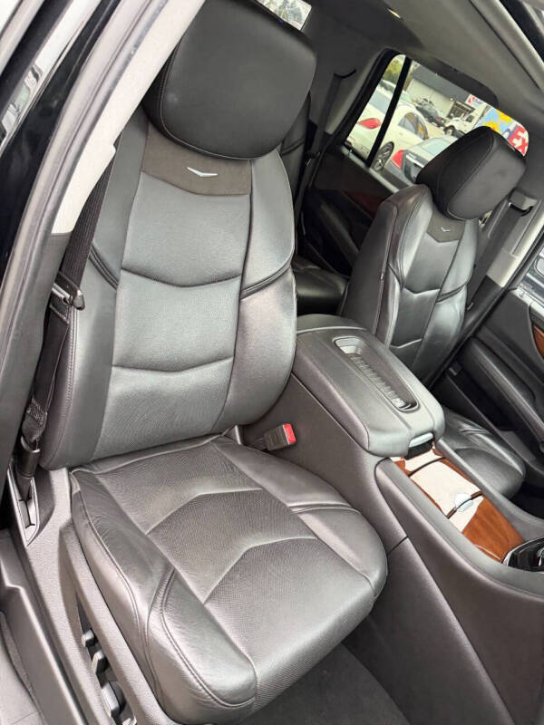 2019 Cadillac Escalade Luxury