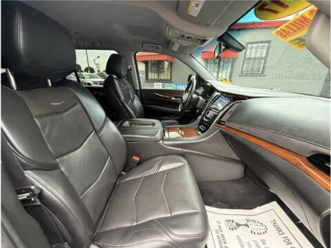 2017 Cadillac Escalade Standard