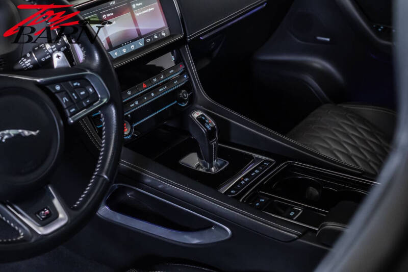 2020 Jaguar F-PACE SVR