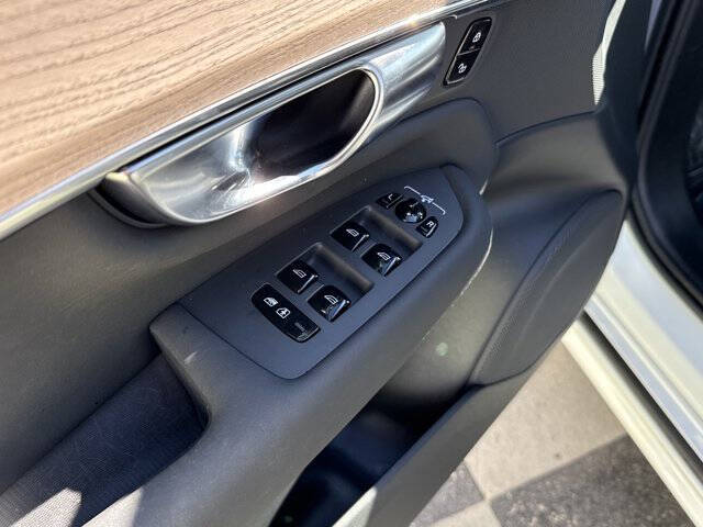 2025 Volvo XC90 B6 Plus Bright Theme 7P